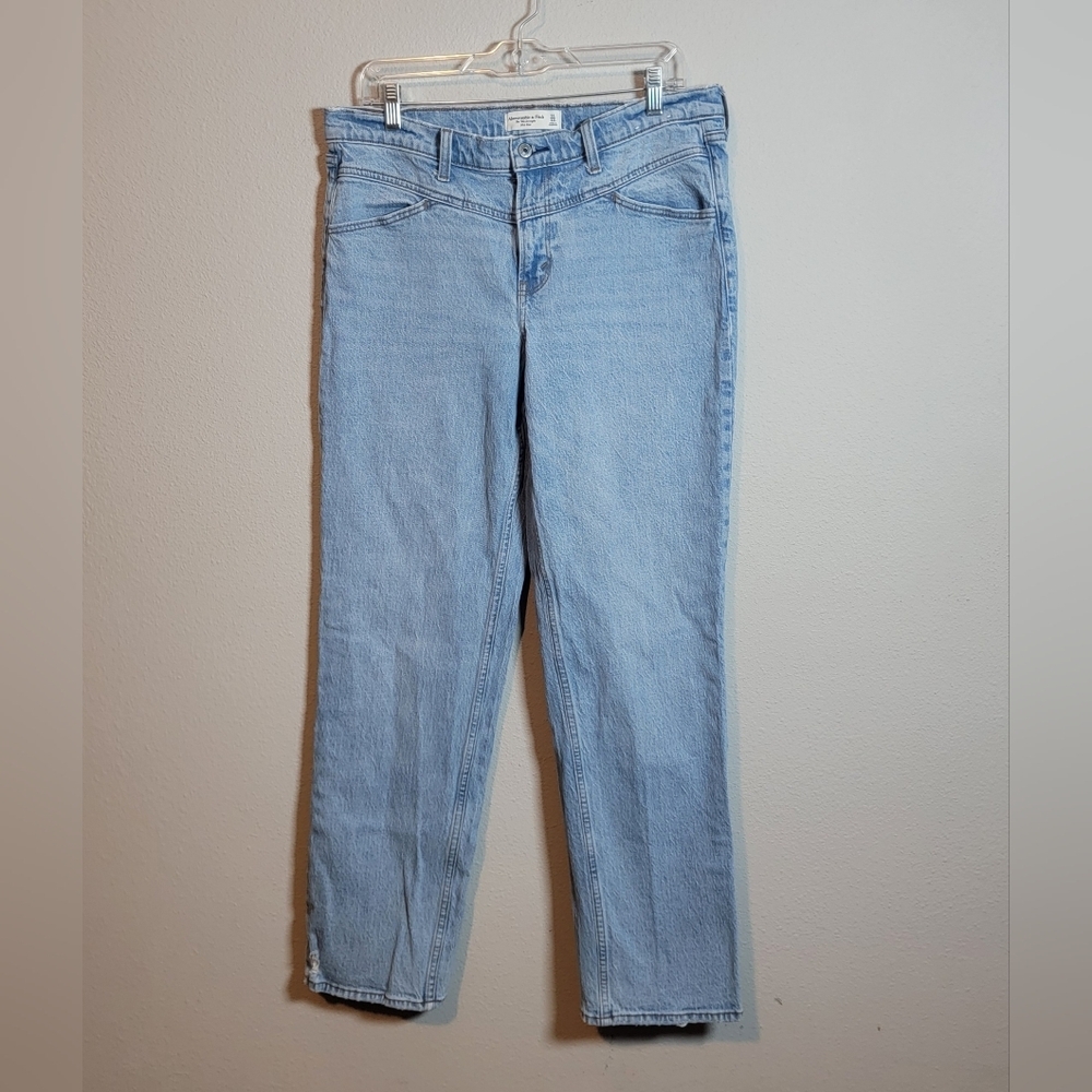 Abercrombie & Fitch The 90s Straight Mid Rise Jean Light Wash Denim Size 12/31 - Picture 2 of 6